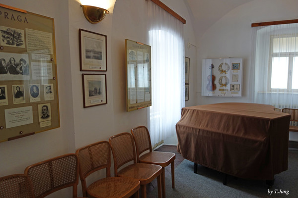 드보르작 생가 내부에 전시된 자료들