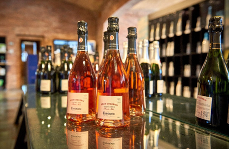 Cava rosé made by Codorníu winery. Photo Credits: www.catalunyaexperience.it
