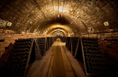 Cava Cellar of Codorníu winery. Photo Credits: www.catalunyaexperience.it