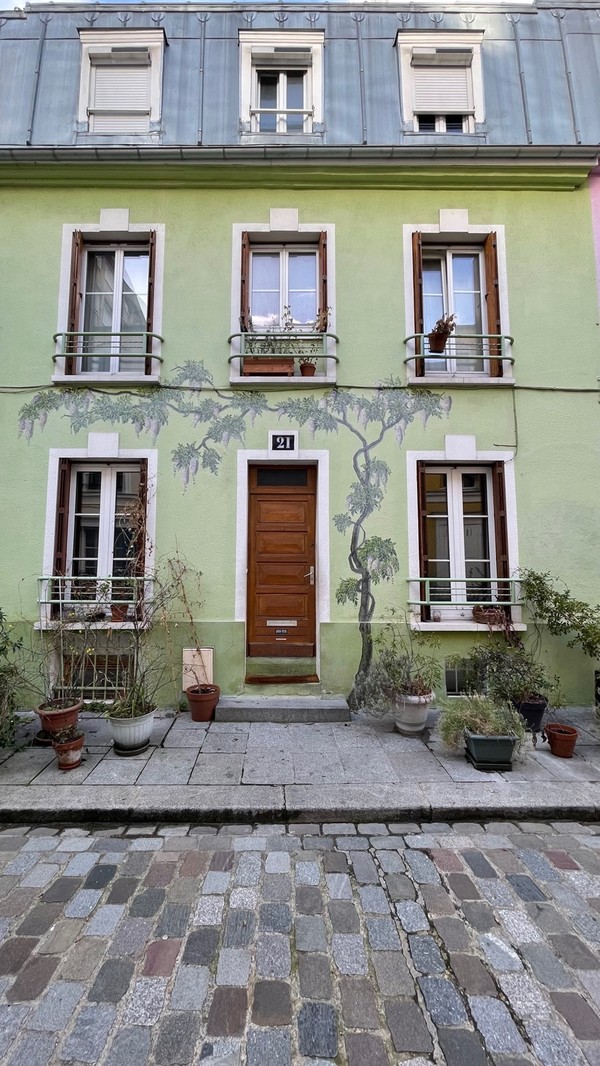 Rue Crémieux, near by the Gare de Lyon railways station.jpg