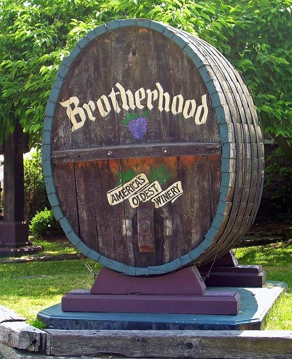 Brotherhood Winery. Washingtonville, New York. Built in 1838, it is commonly acknowledged to be the oldest operating winery in the Unites States. Photo credits: CC BY-SA 3.0 www.wikipedia.org