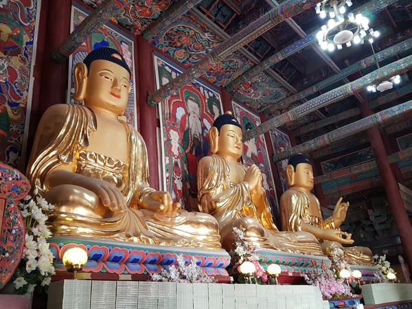 대웅보전 삼존불