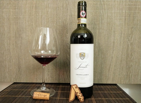 Chianti Classico “Terziere di Levante” 2019. The Black Rooster seal is visible on the bottle. Photo Credits: www.decanto.wine