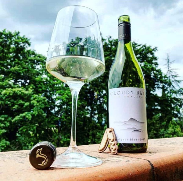 Sauvignon Blanc Cloudy Bay. Marlborough region, New Zealand. Photo Credits: www.decanto.wine