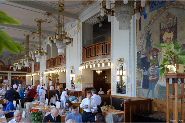 아르누보로 장식된 레스토랑