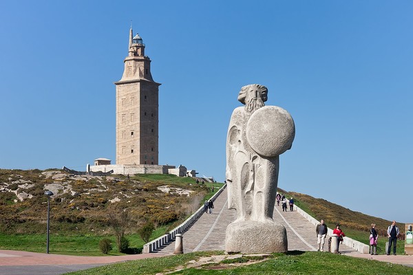 갈리시아의 조상 Breogan왕과 Hercules Tower
