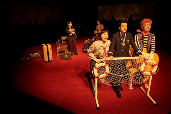 (공연사진)너의왼손이나의왼손과그의왼손을잡을때_두산인문극장2023