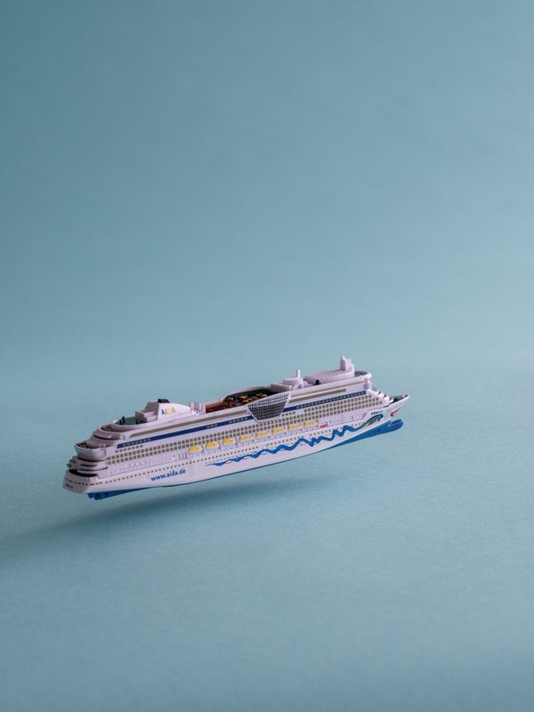 (설정사진)너의왼손이나의왼손과그의왼손을잡을때_두산인문극장2023_크루즈