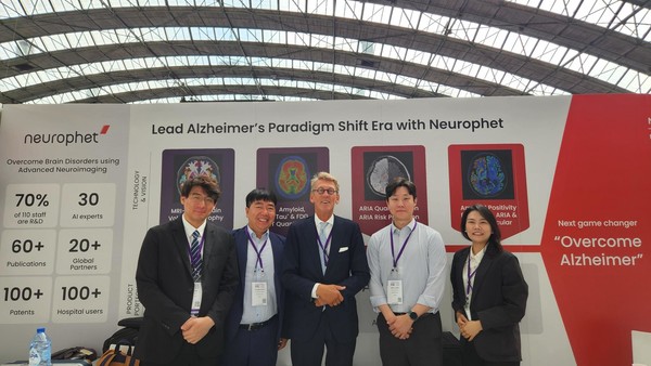 알츠하이머병의 세계적인 석학이자 대가인 Philip Scheltens 명예교수님과 AAIC 2023에서 함께한 사진