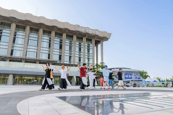 아트 인 탈춤 참고 사진