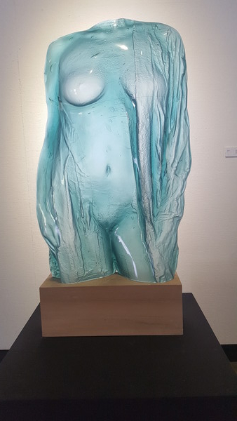 고성희, 기억, 소대유리 Slumped, 60x89x27cm, 대전시립미술관 소장