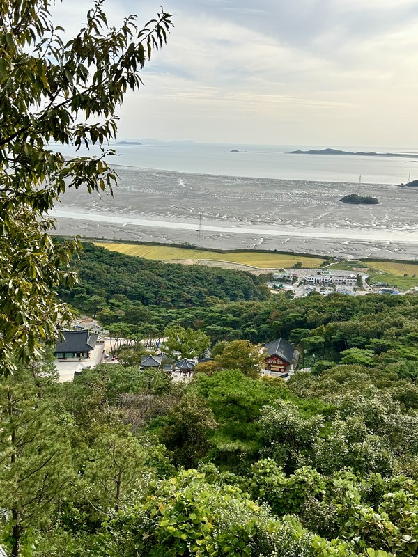 눈썹바위에서 내려다본 보문사
