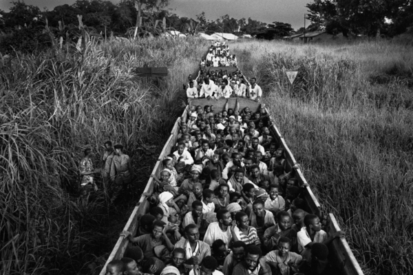 2006년 유민의 땅 시리즈 1991-2005 동강사진상 수상, 르완다 난민-비아레, 구 자이레, 1997