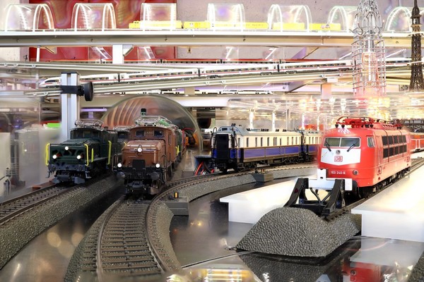 AVIOAVIO train model layout