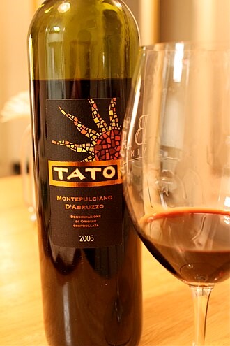 Montepulciano d’Abruzzo wine. Photo Credits: Agne27 – CC BY 2.0 – www.wikipedia.org