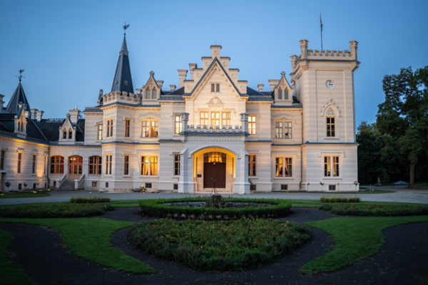 Nádasdy Castle, Nádasdladány