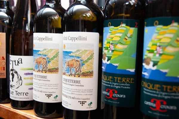 Cinque Terre DOC white wines. Credits: www.arbaspaa.com