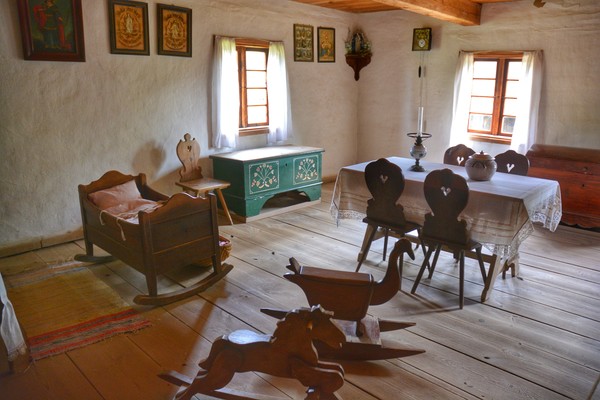 Main room 18th. Museum – Teodora and Izydor Gulgowski Kashubian Ethnographic Park in Wdzydze. Phot. Ewelina Karczewska - Luhm