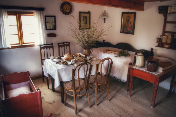 Interior of a peasant house 19th. Museum – Teodora and Izydor Gulgowski Kashubian Ethnographic Park in Wdzydze. Phot. Bartosz Stachowiak
