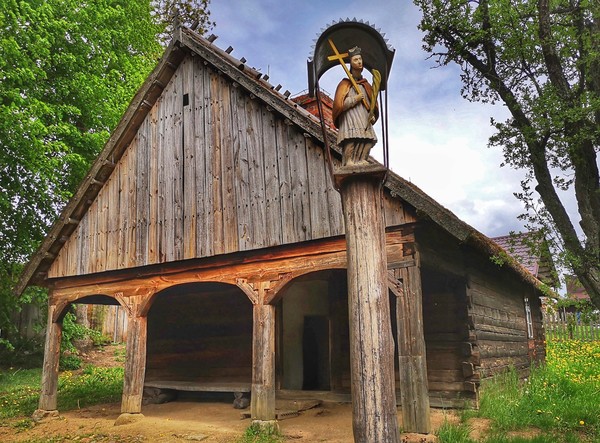 Peasant arcaded house 18th. Museum –T eodora and Izydor Gulgowski Kashubian Ethnographic Park in Wdzydze. Phot. Ewelina Karczewska - Luhm