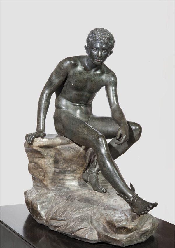 앉아있는 헤르메스, 130 x 85 x 120cm, 청동, 2022 (c) MANN, 2024 