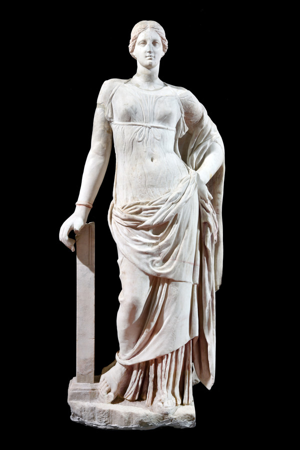 ​아그리피나 황후의 초상, 38 x 30 x 30cm, 대리석, 1세기 (c) MANN, 2024아프로디테 마리나, 120 x 51 x 30cm, 대리석, 1세기 (c) MANN, 2024