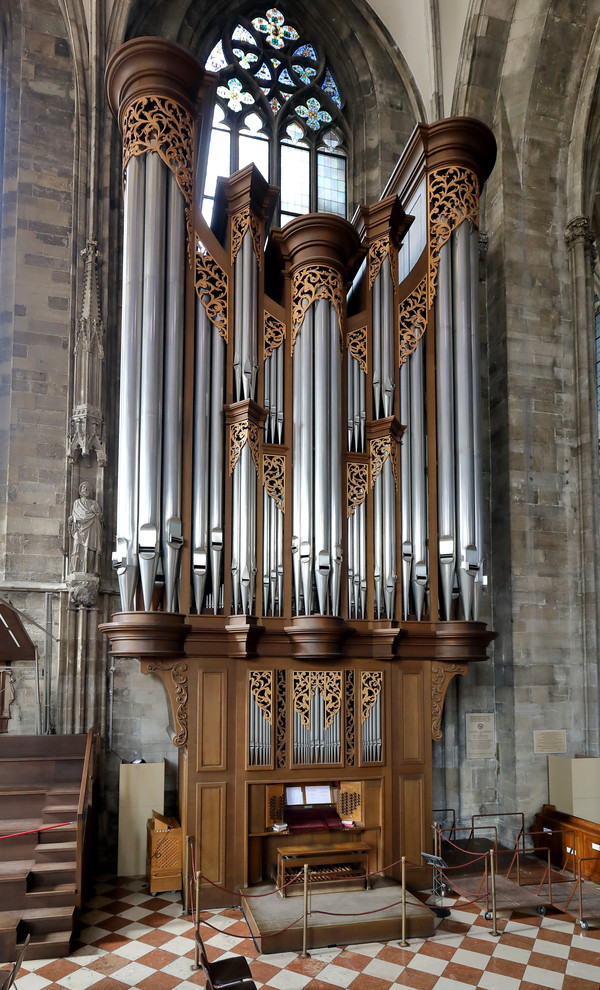 Wien_-_Stephansdom,_Domorgel_(Rieger-Orgel)