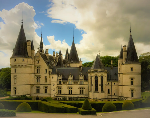 The ancient, imposing Chateau du Nozet, with the Sauvignon Blanc vineyards of De Ladoucette wine estate, among the renowned producers of Pouilly-Fumé wine. Pouilly-sur-Loire. Bourgogne-Franche Comté region, France. Photo credits: www.labeillefrancaise.net