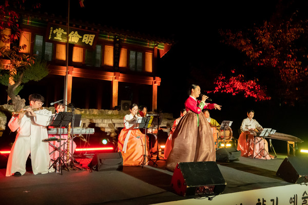 여주시가 2024 향교서원 문화유산 활용 사업의 일환으로 ‘여주향교 달빛 풍류 음악회’를 개최한다