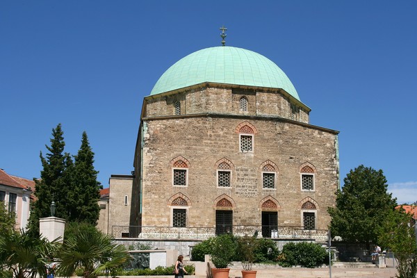 The mosque of Gázi Kászim pasa (pasha Qasim the Victorious)