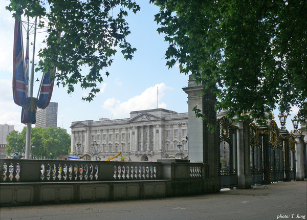 그린 파크 쪽에서 본 버킹엄 궁전