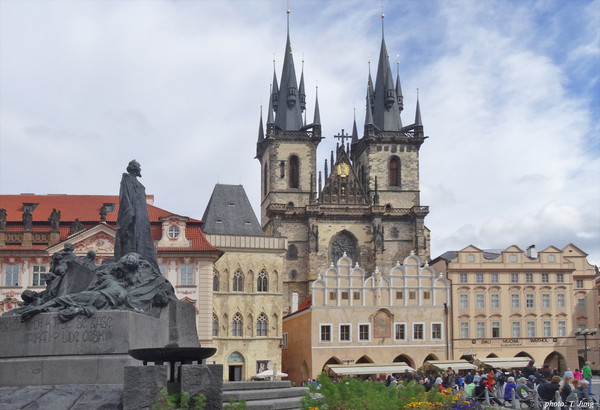 얀 후스 기념상과 틴 성당