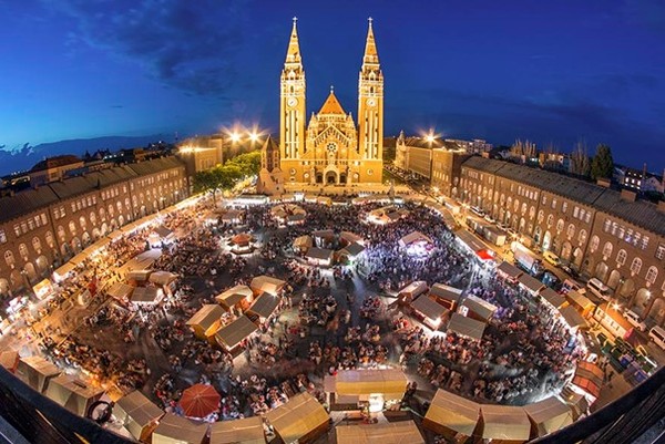 Dóm square, photo investinszeged.hu