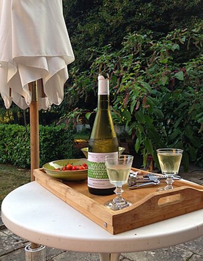 A Muscadet white wine from the Sèvres et Maine area with the words sur lie on the label and embossed on the bottle itself. Region of Pays de la Loire, France. Credits Julien Scavini CC BY-SA 4.0 www.wikipedia.org