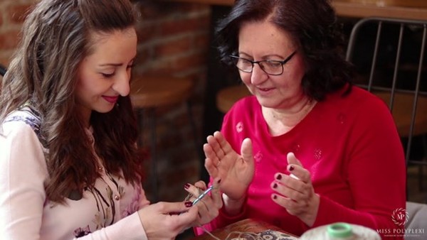 바실리키 테오도루(Vasiliki Theodorou)와 그녀의 어머니