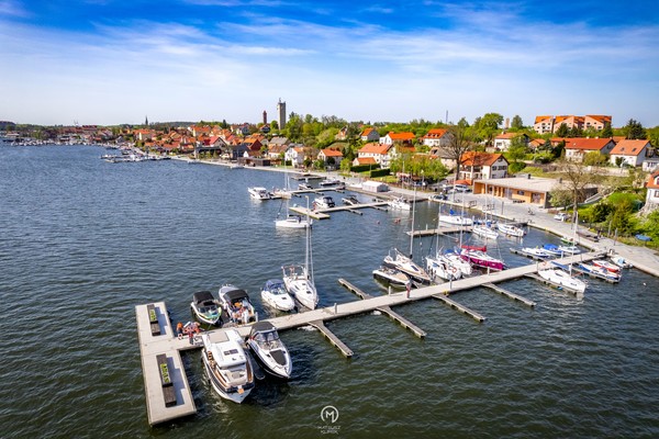 photo by Mateusz Klimek