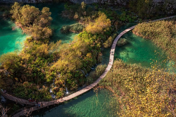 Plitvice walkways, by Julien Duval (for the Croatian National Tourist Board)