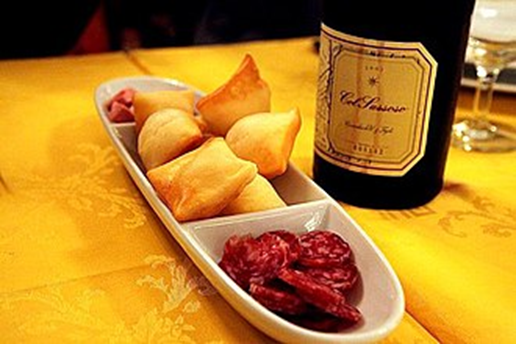 Lambrusco Wine paired with mortadella, gnocco fritto (a traditional Emilia-Romagna bread) and salami. Credits CC BY 2.0 www.wikipedia.org