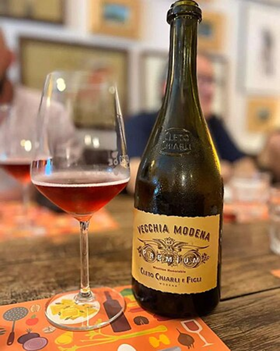 Lambrusco di Sorbara DOC. Credits CC BY 2.0 www.wikipedia.org