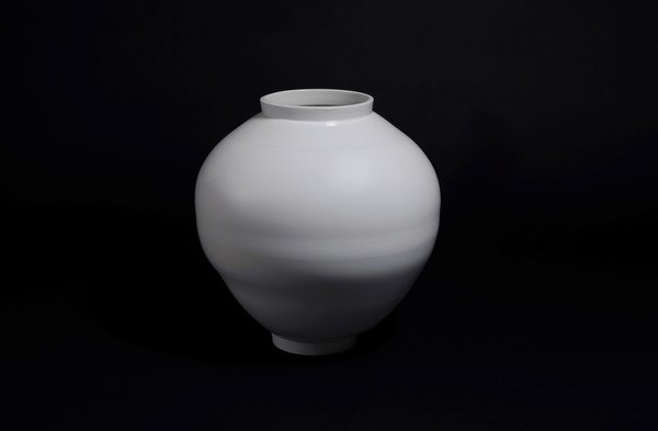 강민수, 달항아리, 2023, White Porcelain jar, 56×54×19.4cm
