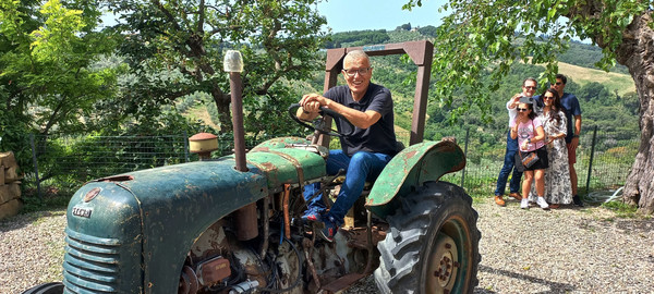 Giacomo Saliasi working at his orto in Tuscany