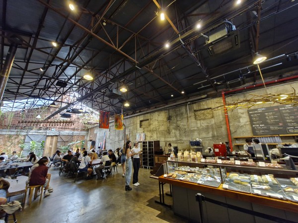 대림창고 카페 내부