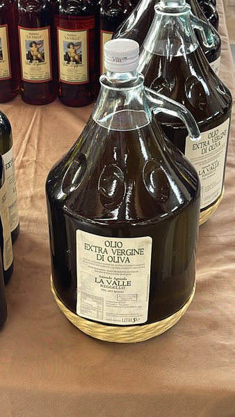 Extra virgin olive oil at the Cure market in Florence