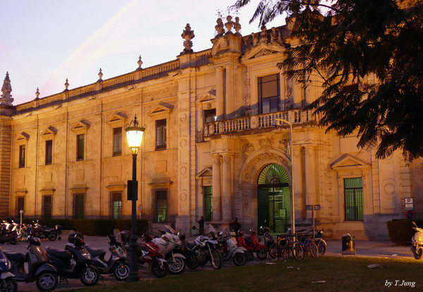 세비야 대학. 이 건물은 원래 왕립 담배공장이었다.