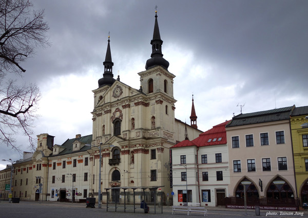 시청광장의 로욜라 성당