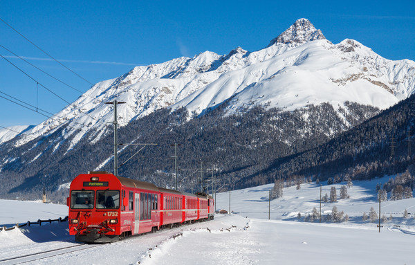 A push-pull train typical of the Engadin line, near Zuoz.