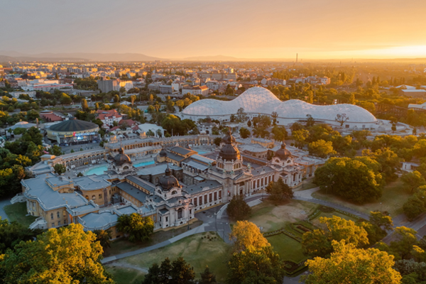 Széchenyi Bath in City Park Photo: Budapest Info