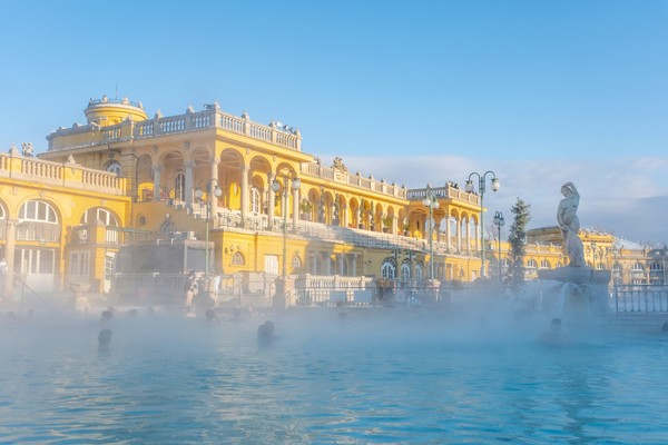Sarah Sheedy-Budapest, Széchenyi Thermal Bath, Állatkerti körút, Hungary