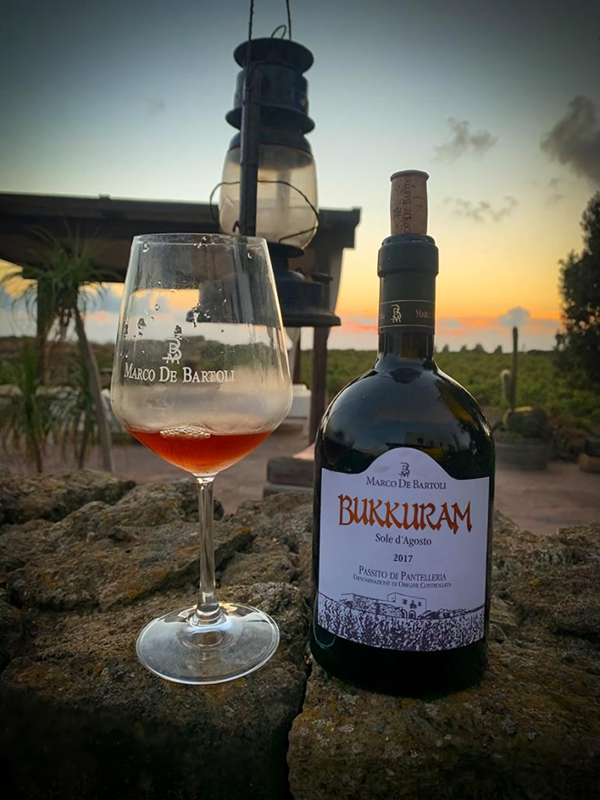 Passito di Pantelleria DOC Marco de Bartoli. Credits: www.dissapore.com