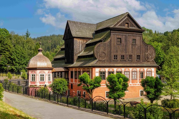 The paper mill building - the seat of the museum